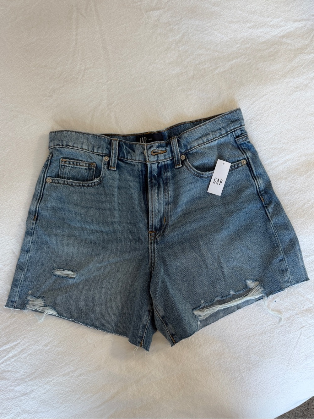 GAP High-Rise Frayed Hem Jean Shorts in Medium Blue